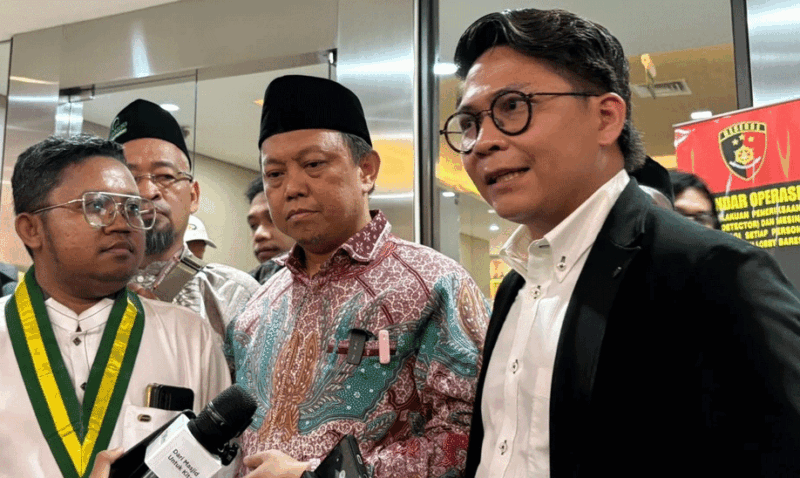 Perkumpulan Ormas Islam usai laporkan Ade Armando, Permadi Arya, dan Grace Natali terkait ujaran kebencian dan penghasutan di Bareskrim Polri, Jakarta, Senin (4/5/2026). Foto: Rayyan Farhansyah/kumparan