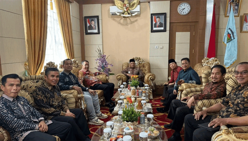 Tim Tenaga Ahli Gubernur Diskusi Rabuan Roadshow (DRR) di Kota Sungai Penuh. Kamis, (21/5).