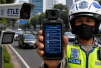 Ilustrasi kamera tilang elektronik atau ETLE (Electronic Traffic Law Enforcement). Cara cek tilang elektronik. Cek tilang elektronik. (Ft: AI)