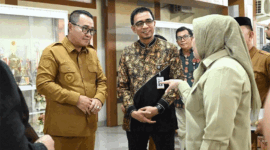 Wali Kota Sungai Penuh, Alfin, SH menerima kunjungan silaturahmi Anggota DPD RI bersama Kepala OJK Provinsi Jambi di ruang kerja Wali Kota, Selasa (5/5).