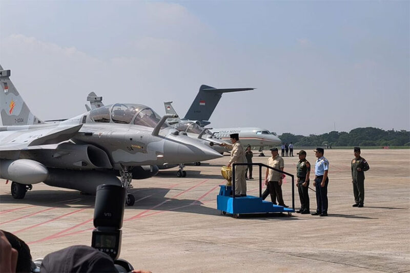 Presiden RI Prabowo Subianto mengahadiri acara penyerahan sejumlah alat utama sistem senjata (alutsista) di Lanud Halim Perdanakusuma, Jakarta, Senin (18/5/2026).(KOMPAS.com/Rahel)