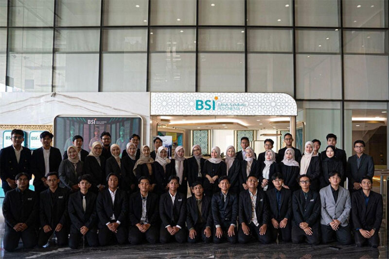 PT Bank Syariah Indonesia (Persero) Tbk atau BSI kembali membuka program BSI Scholarship pada 2026. Tahun ini, perseroan menargetkan penyaluran beasiswa kepada 5.250 pelajar dan mahasiswa dari keluarga prasejahtera yang memiliki prestasi akademik dan potensi kepemimpinan.