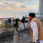 Pantauan Hilal di atas Rooftop MTC Megamas Manado, Kelurahan Titiwungen Utara, Kecamatan Sario oleh Tim Hisab Rukyat Kanwil Kementerian Agama Provinsi Sulut, Kamis (19/3/2026)(KOMPAS.com/Subhan Sabu)