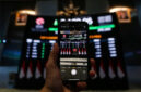 Pengunjung memotret layar yang menampilkan pergerakan Indeks Harga Saham Gabungan (IHSG) di Bursa Efek Indonesia, Jakarta, Rabu (25/3/2026).  Foto: Asprilla Dwi Adha/ANTARA FOTO
