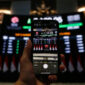 Pengunjung memotret layar yang menampilkan pergerakan Indeks Harga Saham Gabungan (IHSG) di Bursa Efek Indonesia, Jakarta, Rabu (25/3/2026).  Foto: Asprilla Dwi Adha/ANTARA FOTO
