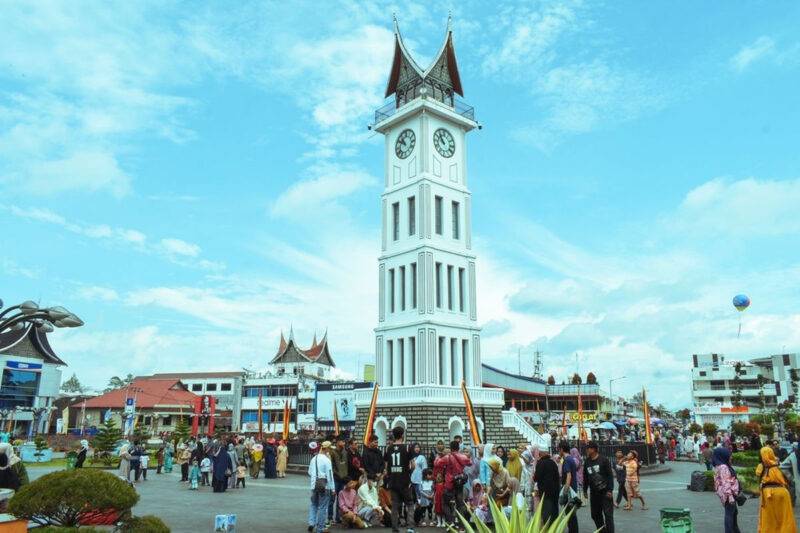 Kawasan Jam Gadang, Bukittinggi.(Dok. Shutterstock/Ubay Lahmudien)
