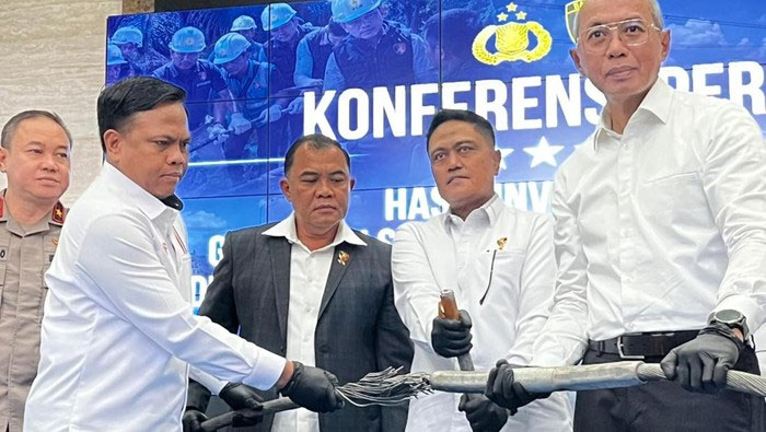 Bareskrim Polri mengungkapkan hasil investigasi awal terkait pemadaman listrik total (blackout) yang melanda sebagian besar wilayah Sumatera dalam jumpa pers di Bareskrim Polri, Jakarta Selatan, Senin (25/5/2026). (Rumondang Naibaho/detikcom)