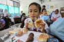 Potret Menu MBG untuk Siswa Sekolah pada Bulan Ramadan (Foto: Katadata/Fauza Syahputra)
