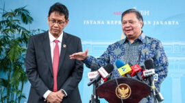 Menko Perekonomian Airlangga Hartarto (kanan) bersama Menteri Keuangan Purbaya Yudhi Sadewa (kiri) menyampaikan keterangan pers usai mengikuti rapat di Kompleks Istana Kepresidenan, Jakarta, Jumat (22/5/2026). Foto: Galih Pradipta/ANTARA FOTO
