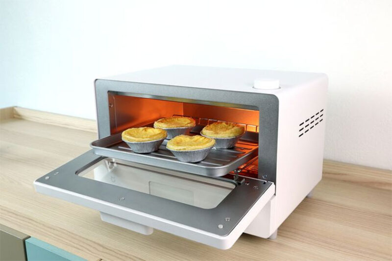 Ilustrasi oven toaster, toaster oven. Mencabut peralatan dapur dari stopkontak bisa menghemat listrik.(SHUTTERSTOCK/ENJOY THE LIFE)
