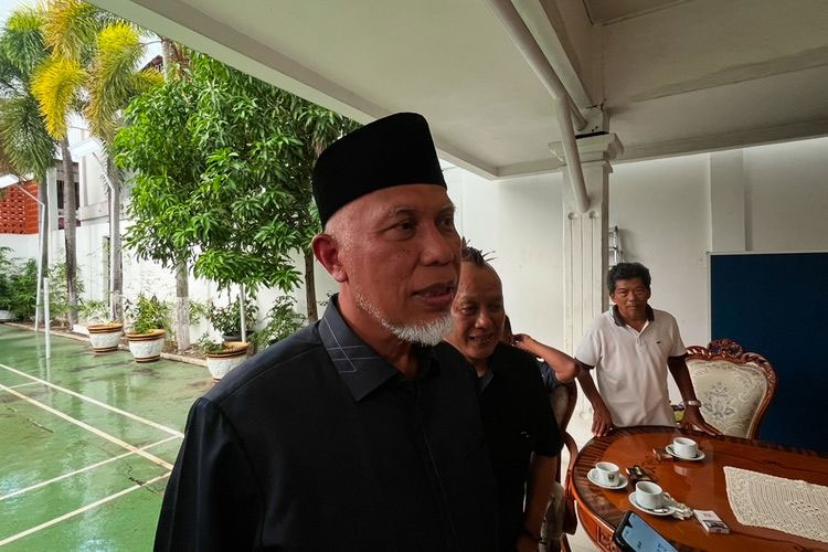 Gubernur Sumatera Barat mengaku akan mengikuti prosedur pasca dilaporkan Walhi atas dugaan maladministrasi ke Ombudsman. (Rahmat Panji (Kompas.com))
