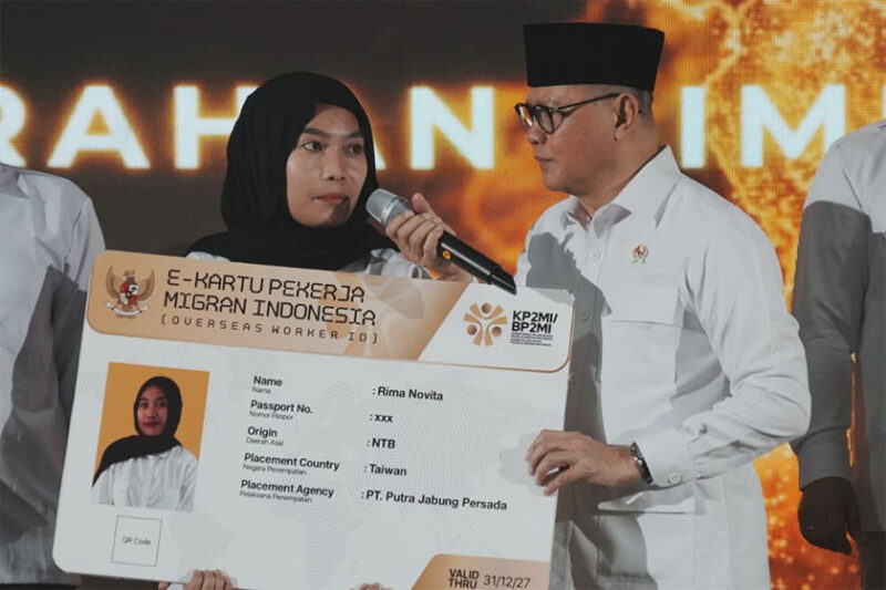 Menteri P2MI Mukhtarudin dalam acara pencanangan Gerakan Nasional Migran Aman di Kantor Kementerian P2MI, Jakarta pada Senin (18/5/2026). (DOK. Humas Kementerian P2MI)
