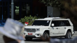 Kendaraan taktis ringan Maung produksi PT Pindad yang menjadi mobil kepresidenan mengantar Presiden Prabowo Subianto ke lokasi KTT ke-48 ASEAN di Mactan Expo, Cebu, Filipina, Jumat (8/5/2026). KTT ASEAN tersebut membahas tiga prioritas utama di tengah situasi geopolitik akibat konflik di Timur Tengah, yakni keamanan energi kawasan, stabilisasi ketahanan pangan, dan perlindungan warga negara ASEAN. ANTARA FOTO/HO-BPMI/mrh/tom.(HO-BPMI)