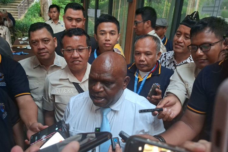 Menteri Hak Asasi Manusia (HAM) Natalius Pigai sebut siaran langsung terhadap proses persidangan yang belum berkekuatan hukum tetap atau inkrah dapat dikategorikan sebagai pelanggaran(KOMPAS.com/NICHOLAS RYAN ADITYA)