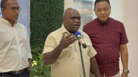 Menteri Hak Asasi Manusia (HAM) Natalius Pigai di kantor Kementerian HAM, Jakarta Selatan, Senin (4/5/2026).(KOMPAS.com/HARYANTI PUSPA SARI)