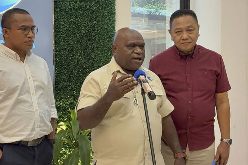 Menteri Hak Asasi Manusia (HAM) Natalius Pigai di kantor Kementerian HAM, Jakarta Selatan, Senin (4/5/2026).(KOMPAS.com/HARYANTI PUSPA SARI)
