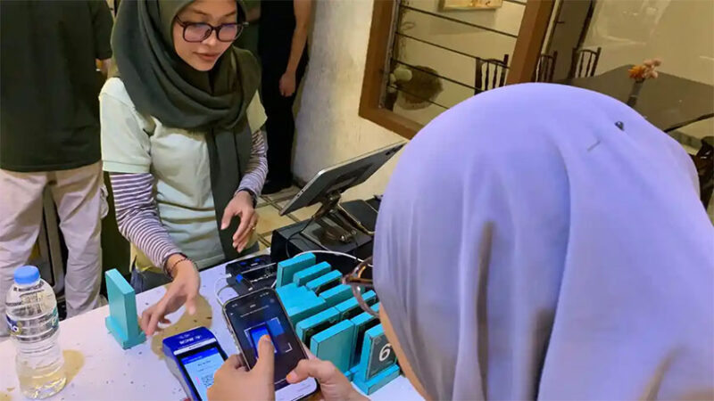 QRIS-Penggunaan QRIS di Jambi terus meningkat, dengan mayoritas pengguna berasal dari sektor UMKM dan kalangan usia produktif. 
