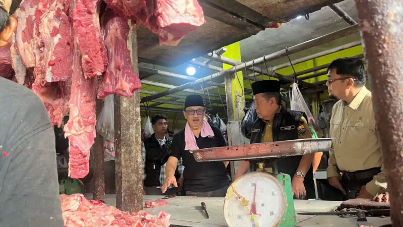Wakil Gubernur Jambi Abdullah Sani, Tim Pengendalian Inflasi Daerah (TPID) Provinsi Jambi, Wakil Ketua DPRD Provinsi Jambi Ivan Wirata, Satgas Pangan, Bulog, dan unsur terkait melakukan inspeksi mendadak (sidak) ke pasar tradisional Angso duo di Kota Jambi, pada Selasa (26/5/2026).