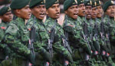 Ilustrasi TNI AD. Sejumlah prajurit Komando Cadangan Strategis Angkatan Darat (Kostrad) TNI AD melaksanakan defile dalam upacara HUT ke-65 Kostrad di Markas Divisi Infanteri (Madivif) 1 Kostrad, Cilodong, Kota Depok, Jawa Barat, Jumat (6/3/2026).(ANTARA/Aditya Pradana putra)