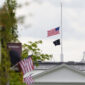 Bendera Amerika berkibar setengah tiang di atas Gedung Putih di Washington DC, Jumat, 16 April 2021. (AP PHOTO/SUSAN WALSH)