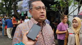 Wakil Ketua Komisi IX DPR RI Yahya Zaini berharap kasus keracunan dalam program Makan Bergizi Gratis (MBG) tidak terulang lagi di bawah kepemimpinan Kepala Badan Gizi Nasional (BGN) yang baru, Nanik S Deyang.(KOMPAS.com/Nugraha Perdana )