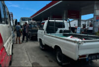 Antrean kendaraan bermesin diesel di ruas jalan khatib sulaiman untuk mendapatkan BBM subsidi jenis solar, Selasa (19/5/2026).(Rahmat Panji (Kompas.com))