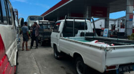 Antrean kendaraan bermesin diesel di ruas jalan khatib sulaiman untuk mendapatkan BBM subsidi jenis solar, Selasa (19/5/2026).(Rahmat Panji (Kompas.com))