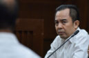 Terdakwa kasus dugaan suap di lingungkungan Direktorat Jenderal Bea dan Cukai Kementerian Keuangan John Field (kanan) mengikuti sidang lanjutan di Pengadilan Tipikor, Jakarta, Rabu (10/6/2026). Sidang tersebut beragendakan mendengarkan keterangan saksi yang dihadirkan JPU yaitu mantan Kasubdit Intelijen Direktorat Penindakan dan Penyidikan Bea Cukai Sisprian Subiaksono yang juga merupakan tersangka kasus importasi di Ditjen Bea Cukai. ANTARA FOTO/Fakhri Hermansyah/nym.(FAH)