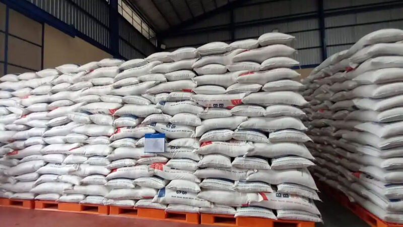 Lima pemerintah kabupaten di Jambi menyatakan kesiapan menghibahkan lahan untuk pembangunan gudang Bulog guna memperkuat ketahanan pangan.