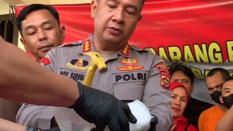 Kombes Pol Boy Sutan Binanga Siregar dimutasi dari Kapolresta Jambi ke Polda Kalsel 


