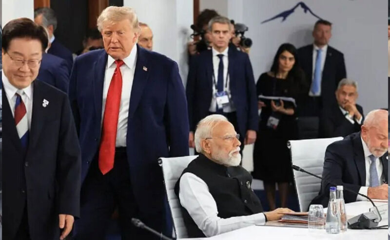 Presiden AS, Donald Trump, berada di antara sejumlah petinggi negara yang menghadiri KTT G7 di Perancis, Rabu (17/6/2026). (AFP/GETTY IMAGES melalui BBC INDONESIA)
