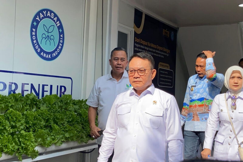 Kepala Staf Kepresidenan (KSP) Jenderal TNI (Purn) Dudung Abdurachman saat hadir di Dapur SPPG Sawojajar, Kecamatan Kedungkandang, Kota Malang, pada Jumat (12/6/2026).(KOMPAS.com/ PUTU AYU PRATAMA SUGIYO)