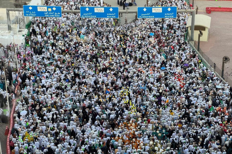 Jemaah haji dari berbagai negara, termasuk Indonesia mulai bersiap pulang ke Tanah Air usai melakukan lempar jumrah. ()
