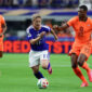 Penyerang Jepang Daizen Maeda berebut bola dengan bek Belanda Denzel Dumfries selama pertandingan sepak bola Grup F Piala Dunia 2026 antara Belanda dan Jepang di Stadion Dallas di Arlington pada 14 Juni 2026. (Aric Becker / AFP)
