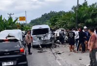 Insiden kecelakaan lalu lintas yang merenggut korban jiwa kembali terjadi di ruas Jalan Lintas Timur (Jalintim) Jambi-Palembang, Sumatera Selatan. Sebuah mobil mikrobus travel antarkota terlibat tabrakan hebat dengan sebuah truk di Km 108, Desa Babat, Kecamatan Babat Supat, Kabupaten Musi Banyuasin (Muba), Sumatra Selatan.