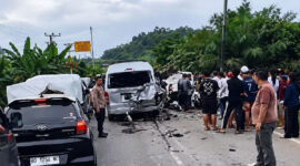 Insiden kecelakaan lalu lintas yang merenggut korban jiwa kembali terjadi di ruas Jalan Lintas Timur (Jalintim) Jambi-Palembang, Sumatera Selatan. Sebuah mobil mikrobus travel antarkota terlibat tabrakan hebat dengan sebuah truk di Km 108, Desa Babat, Kecamatan Babat Supat, Kabupaten Musi Banyuasin (Muba), Sumatra Selatan.