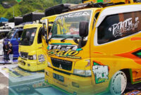 Deretan truk dan bus hasil  mofikaai arena Padang  Panjang AutoShow 2026.