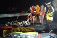 korban kecelakaan Hiace Tabrak Truk di Tol Pekanbaru-Dumai