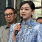Ketua Dewan Komisioner OJK Friderica Widyasari Dewi atau biasa disapa Kiki usai audiensi dengan Pimpinan KPK di Gedung Merah Putih, Jakarta, Kamis (18/6/2026).