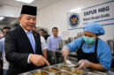 Kepala Kantor Staf Presiden (KSP) Dudung Abdurachman mengungkap dugaan praktik manipulasi anggaran dalam pelaksanaan Program Makan Bergizi Gratis (MBG) yang dikelola Badan Gizi Nasional (BGN).