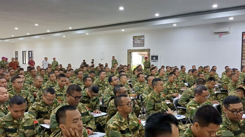 Ratusan calon manajer Koperasi Desa/Kelurahan Merah Putih (KDKMP) saag mengikuti Latsarmil di Brigif 1 Marinir, Cilandak, Jakarta Selatan, Kamis (25/6/2026).