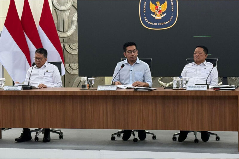 Plt Deputi III Bakom RI Kurnia Ramadhana dalam jumpa pers di kantor Bakom, Jakarta, Rabu (24/6/2026). (KOMPAS.com/ADHYASTA DIRGANTARA)