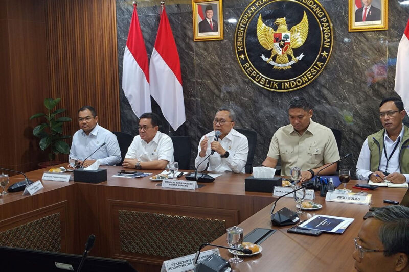 Menteri Koordinator Bidang Pangan Zulkifli Hasan (Zulhas) menggelar rapat koordinasi bersama kementerian teknis terkait di kantornya, Jakarta, Selasa (9/6/2026). (KOMPAS.com/Syakirun Ni'am)
