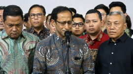Eks Mendikbudristek Nadiem Makarim menahan tangis usai divonis 10 tahun penjara, Selasa (30/6/2026).