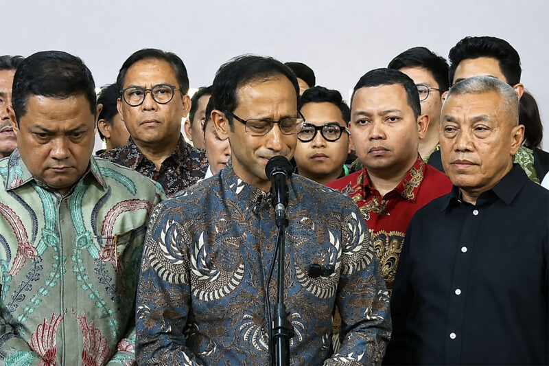 Eks Mendikbudristek Nadiem Makarim menahan tangis usai divonis 10 tahun penjara, Selasa (30/6/2026).