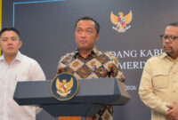 Mensesneg Prasetyo Hadi saat mengumumkan Kepala BGN Dadan Hindayana dicopot di Istana, Jakarta, Selasa (2/6/2026). (KOMPAS.com/ADHYASTA DIRGANTARA)