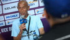 Pelatih kepala Timnas Putri Indonesia Satoru Mochizuki dalam jumpa pers usai FIFA Womens Match Day berlangsung di Stadion Arcamanik, Bandung, Selasa (9/6/20226).