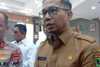 Kepala Dinas ESDM Sumbar Helmi Heriyanto memberikan keterangan kepada wartawan usai rapat koordinasi penyiapan Wilayah Pertambangan Rakyat (WPR) dan Izin Pertambangan Rakyat (IPR) di Mapolda Sumbar, Senin (25/5/2026).