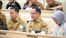 Menteri Dalam Negeri (Mendagri) Muhammad Tito Karnavian dalam Rapat Dengar Pendapat (RDP) dengan Komisi II DPR RI terkait permasalahan pegawai pemerintah dengan perjanjian kerja (PPPK) dan honorer di Ruang Rapat Komisi II DPR RI, Jakarta, Senin (8/6/2026). (DOK. Humas Kemendagri)