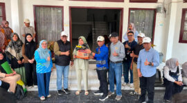 penyerahan bantuan dan  sembako kepada korban kebakaran